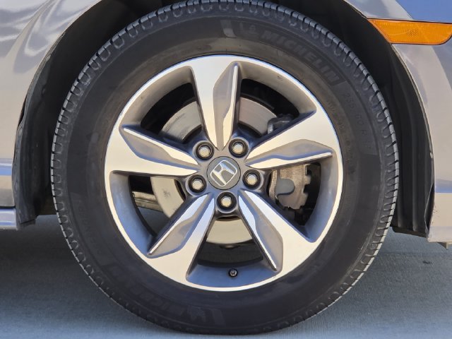Used 2018 Honda Odyssey Touring image 12