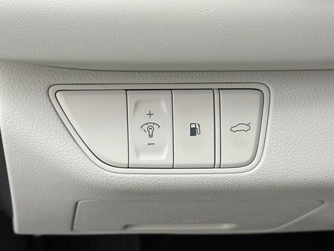 Used 2025 Genesis G70 2.5T image 26