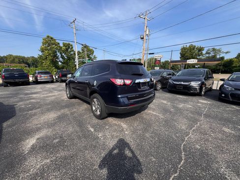 Used 2017 Chevrolet Traverse LT AWD/4WD image 3