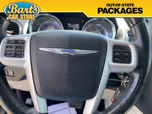 Used 2015 Chrysler Town & Country Limited Platinum FWD image 27