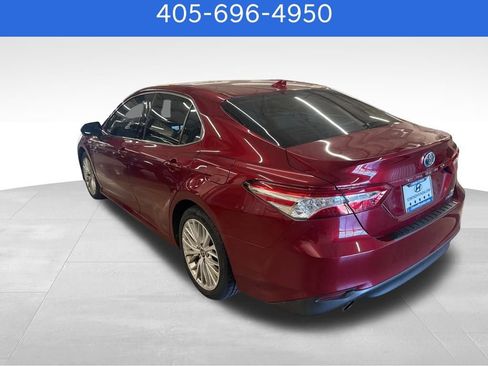 Used 2020 Toyota Camry XLE image 4
