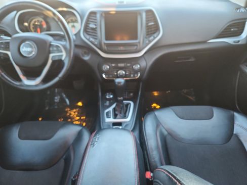 Used 2016 Jeep Cherokee Trailhawk w/ Cold Weather Group image 21