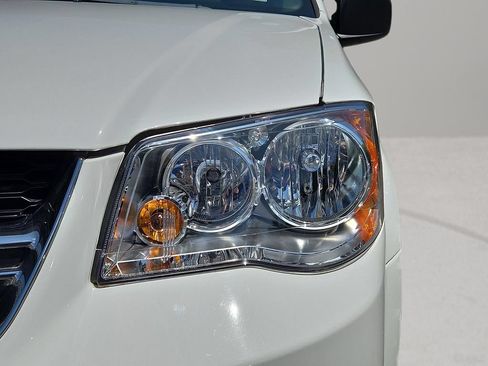 Used 2019 Dodge Grand Caravan SE FWD image 26