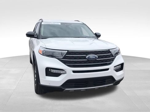 Used 2023 Ford Explorer XLT w/ Equipment Group 202A AWD/4WD image 3