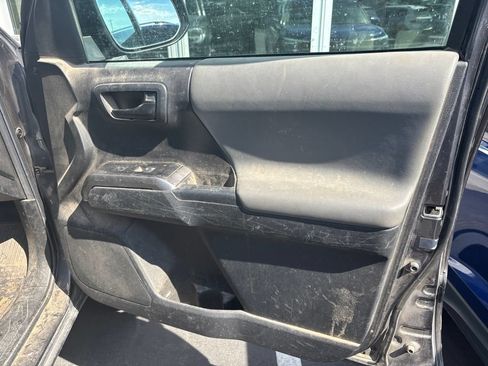 Used 2022 Toyota Tacoma SR5 AWD/4WD image 12