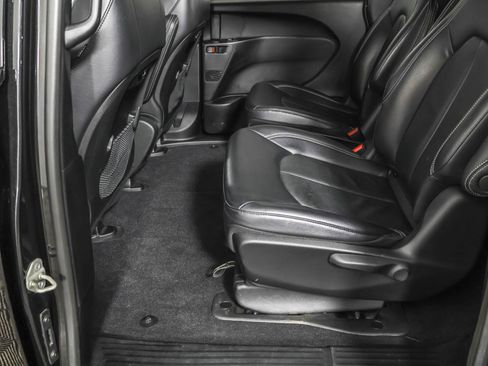 Used 2022 Chrysler Pacifica Touring-L w/ S Appearance Package image 34