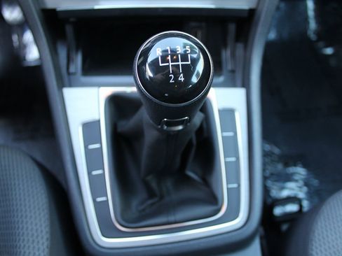 Used 2015 Volkswagen Golf Launch Edition image 24