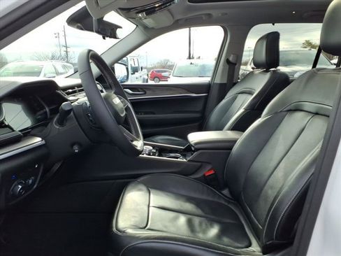 Used 2023 Jeep Grand Cherokee 4WD 4xe w/ Luxury Tech Group II image 23