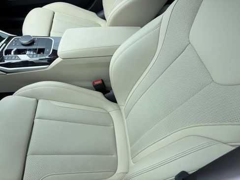 Used 2023 BMW 330i Sedan w/ Premium Package RWD image 9