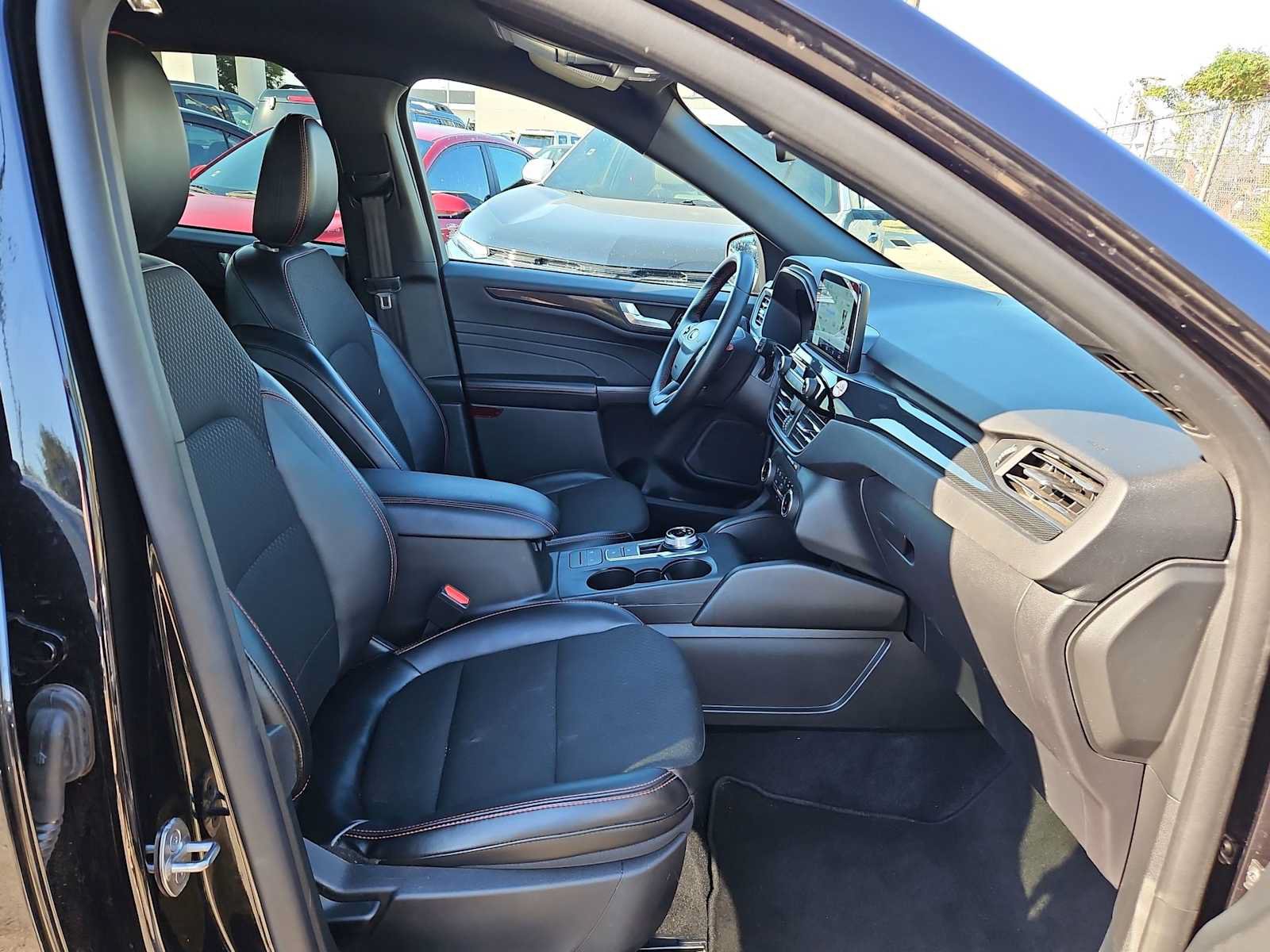 Used 2025 Ford Escape ST-Line FWD image 14