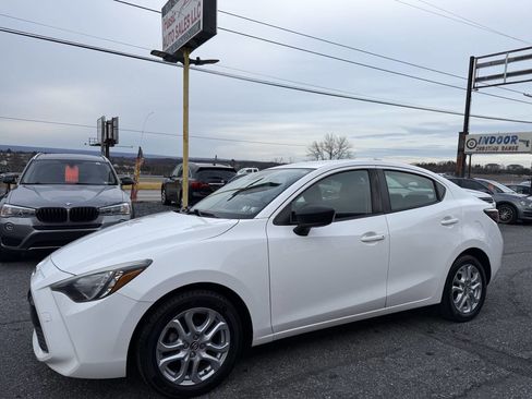 Used 2017 Toyota Yaris iA image 2