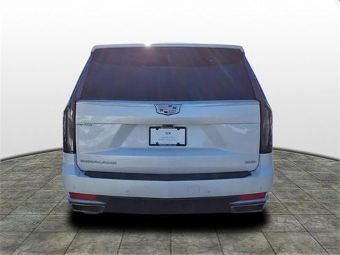 Used 2023 Cadillac Escalade Premium Luxury image 4
