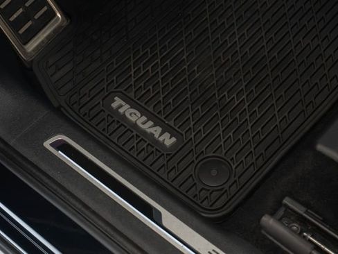 Used 2024 Volkswagen Tiguan SEL R-Line AWD/4WD image 19