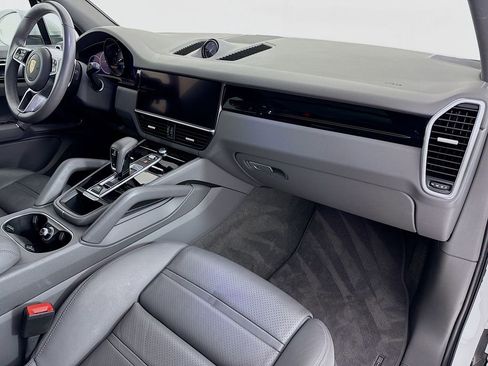 Certified 2023 Porsche Cayenne AWD/4WD image 30