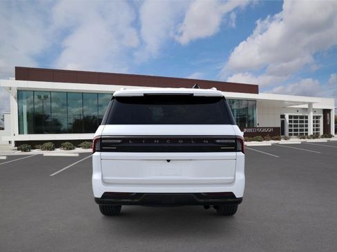 New 2026 Lincoln Navigator L Reserve AWD/4WD image 5