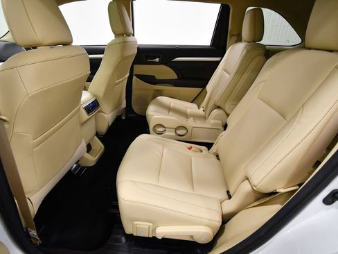 Used 2018 Toyota Highlander XLE image 15