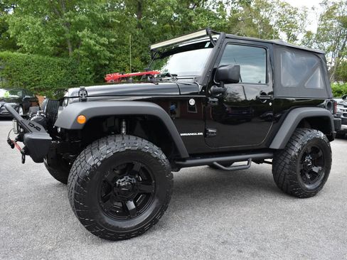 Used 2017 Jeep Wrangler Sport w/ Quick Order Package 23S AWD/4WD image 2