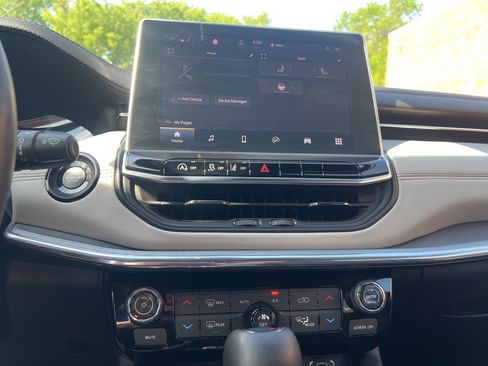 Used 2023 Jeep Compass Limited image 29