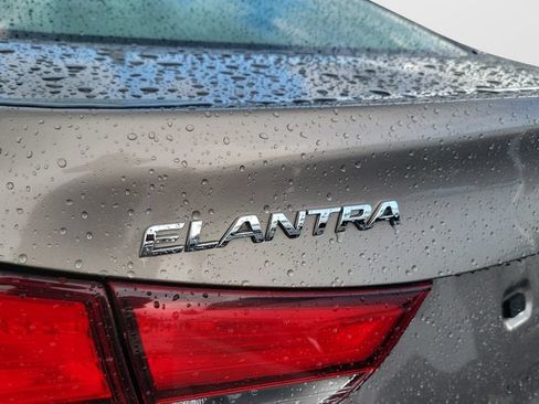Used 2015 Hyundai Elantra SE w/ Option Group 02 FWD image 8