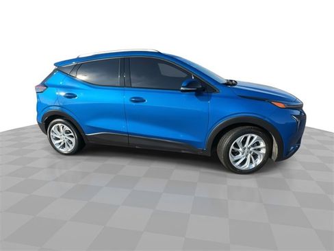 Used 2023 Chevrolet Bolt EUV LT w/ Driver Confidence Package image 2