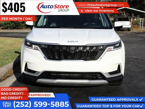 Used 2023 Kia Carnival LX FWD image 3