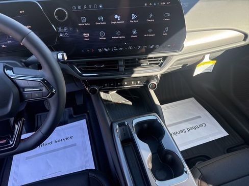 New 2025 Chevrolet Equinox EV RS image 18