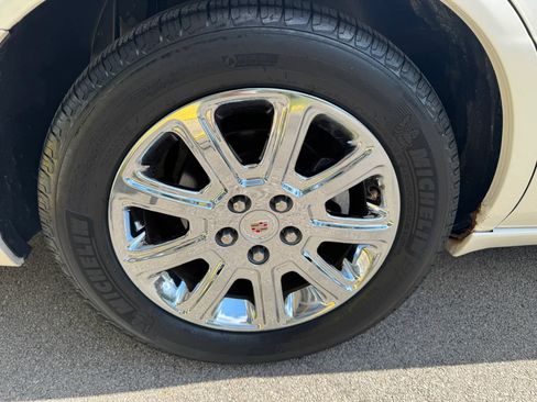 Used 2008 Cadillac DTS FWD image 25