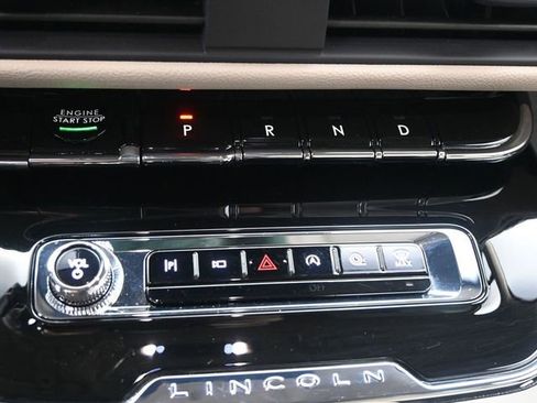 Used 2025 Lincoln Corsair Premiere image 13