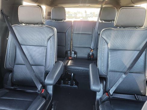 Used 2023 Chevrolet Suburban Premier image 24