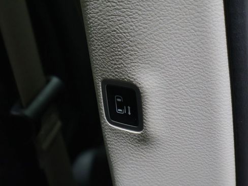 Used 2022 Chrysler Pacifica Limited image 25