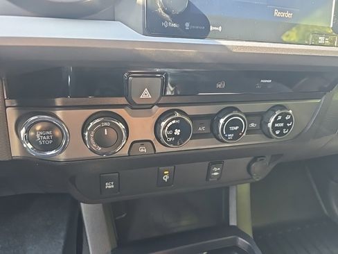 Certified 2017 Toyota Tacoma TRD Sport image 23