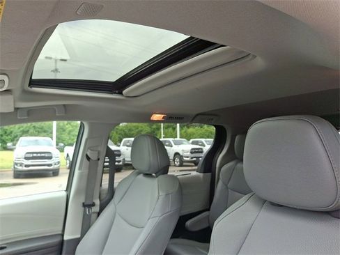 Used 2023 Toyota Sienna XLE image 13