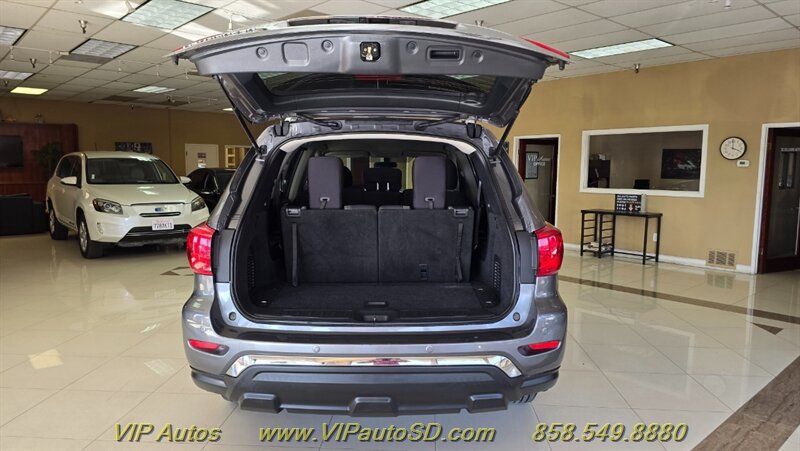 Used 2019 Nissan Pathfinder S FWD image 10