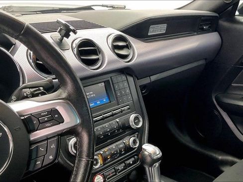 Used 2017 Ford Mustang GT RWD image 5