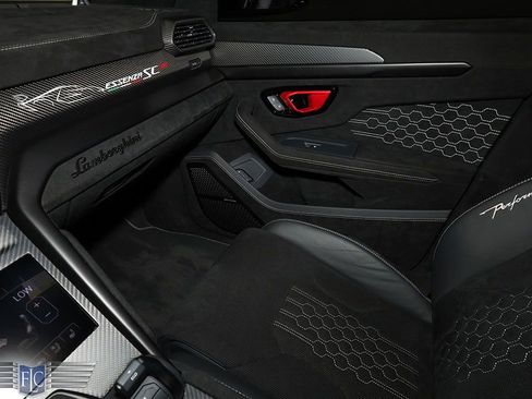 Used 2023 Lamborghini Urus Performante image 30