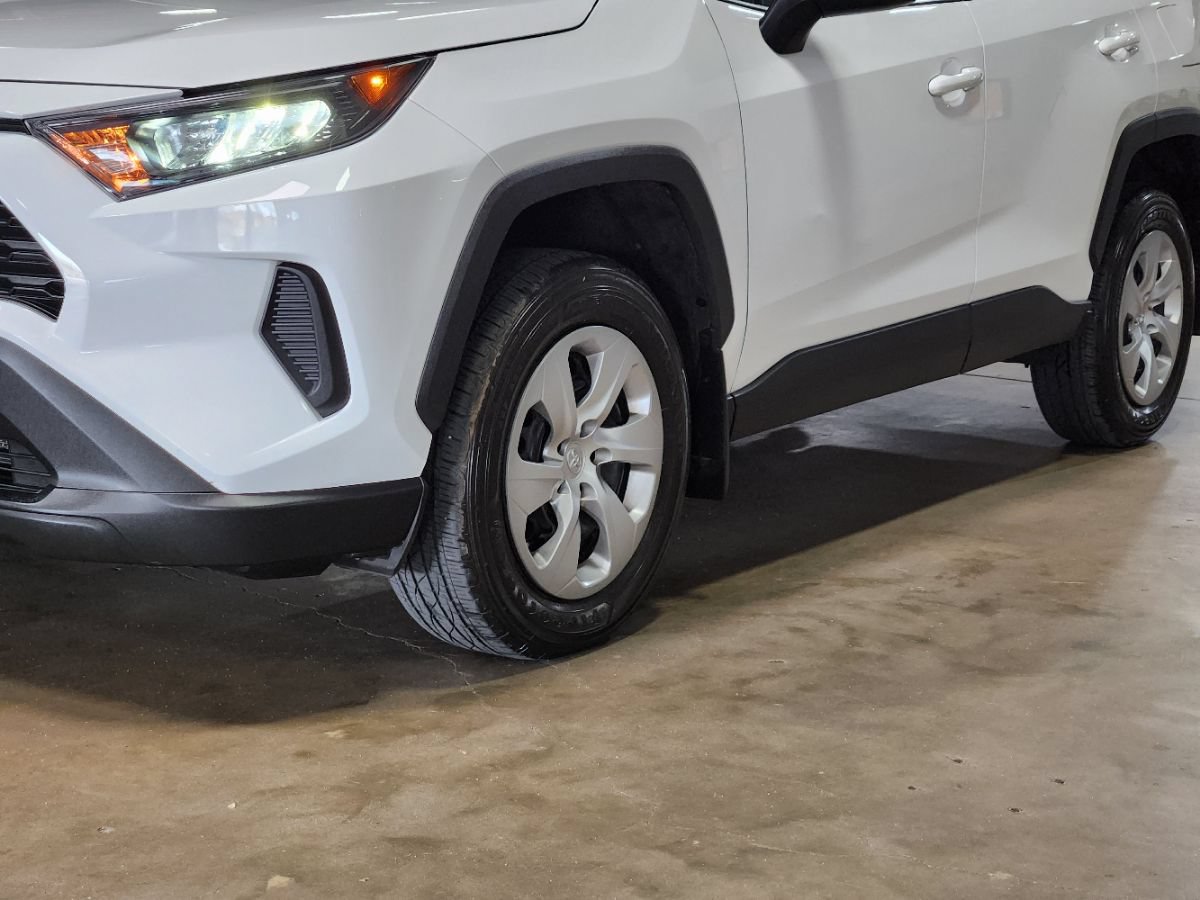 Used 2022 Toyota RAV4 LE FWD image 17