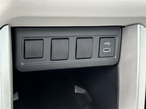 Used 2025 Toyota Corolla Cross LE image 20