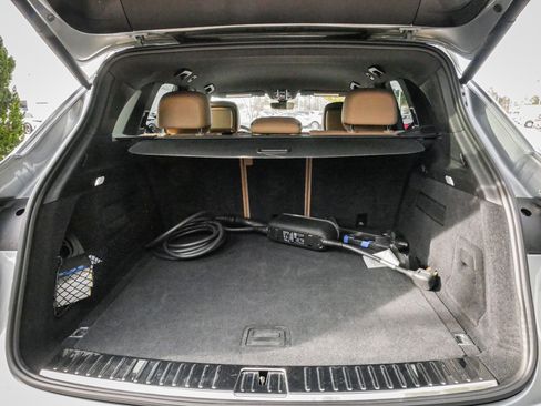 Used 2022 Porsche Cayenne E-Hybrid image 31