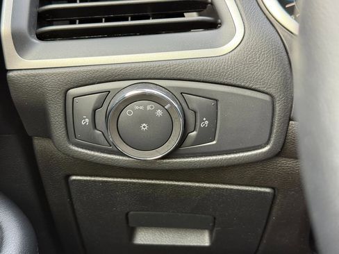 Used 2017 Ford Edge SEL image 39