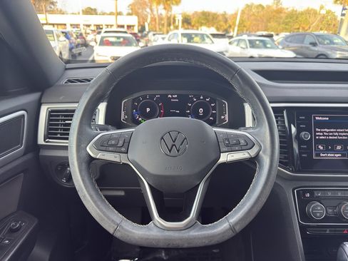 Used 2022 Volkswagen Atlas Cross Sport SE image 16
