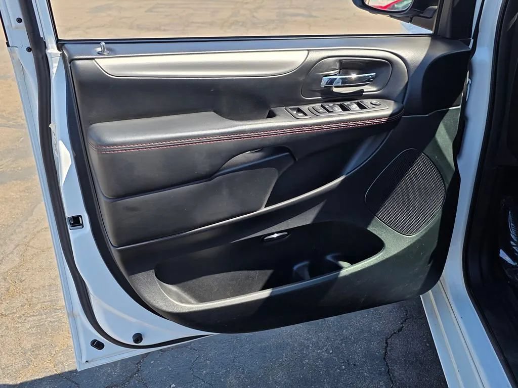 Used 2017 Dodge Grand Caravan GT FWD image 19