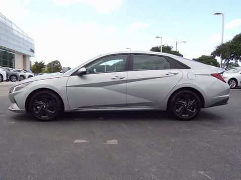Used 2023 Hyundai Elantra SEL image 2