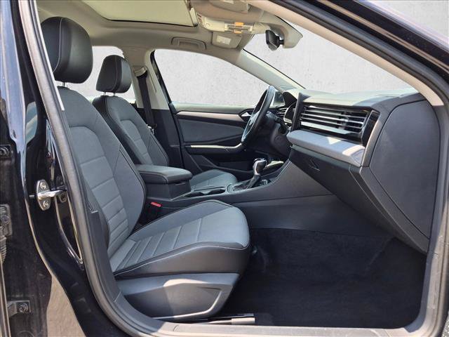 Used 2025 Volkswagen Jetta SE FWD image 21