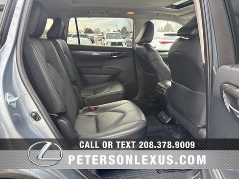 Used 2024 Toyota Highlander Platinum image 19