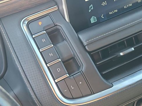 Used 2022 Chevrolet Suburban Premier image 36