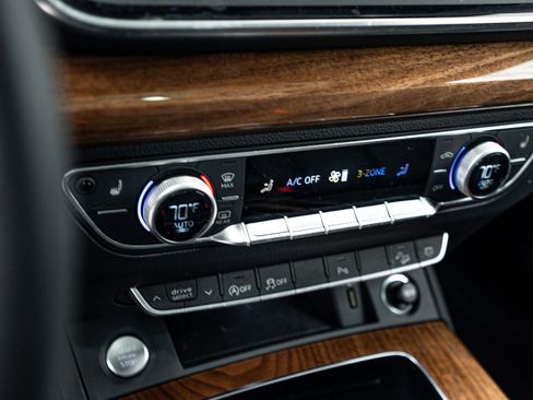 Certified 2023 Audi Q5 Premium w/ Convenience Package image 11