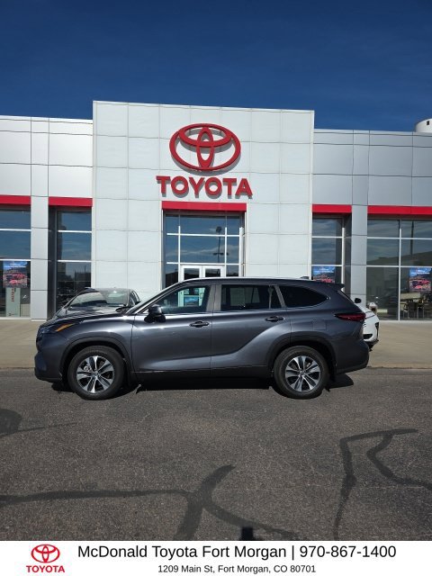 Used 2023 Toyota Highlander XLE AWD/4WD image 2