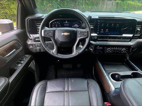 Used 2024 Chevrolet Silverado 2500 High Country w/ High Country Premium Package AWD/4WD image 7