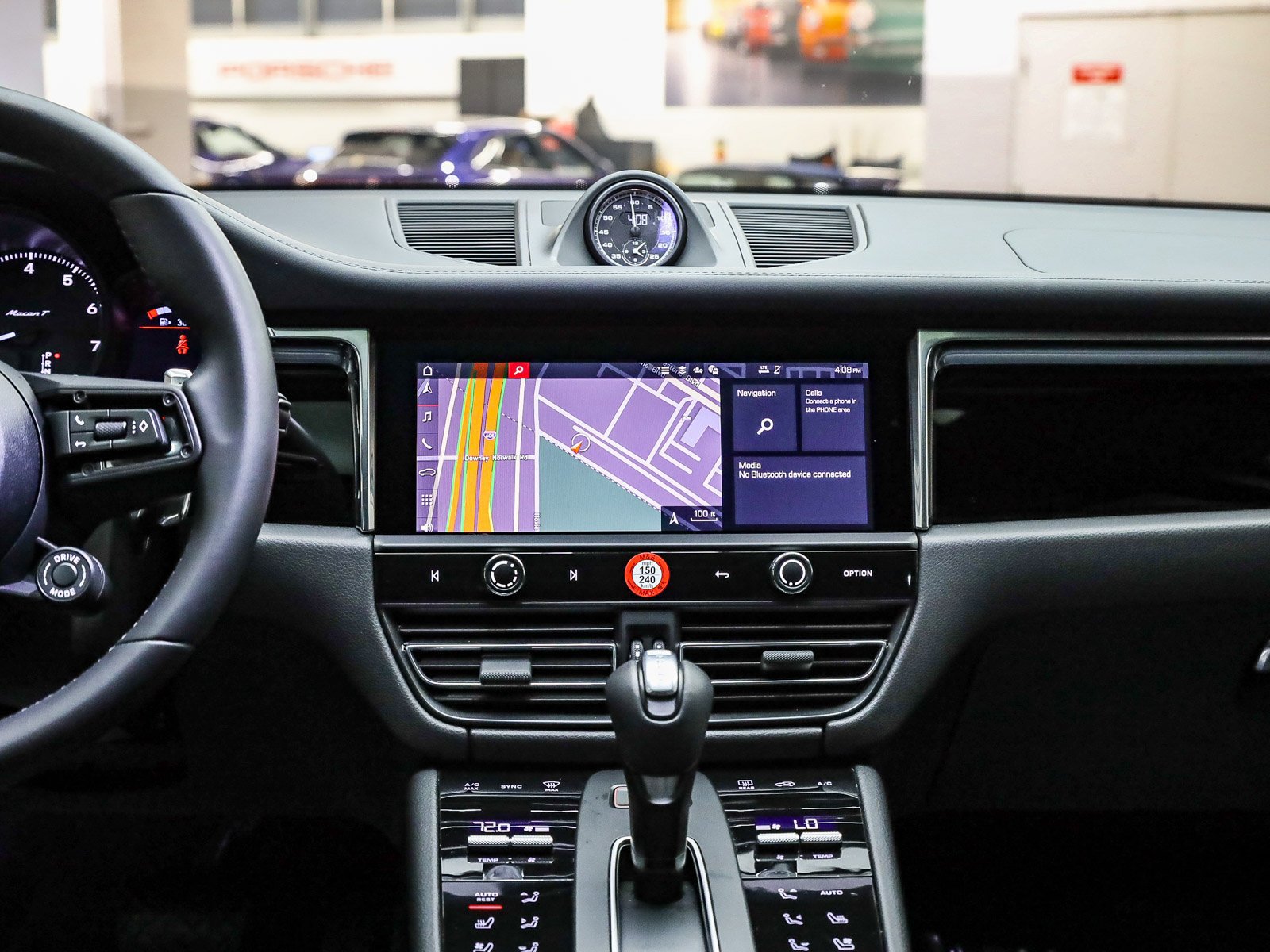 Certified 2025 Porsche Macan Turbo AWD/4WD image 18