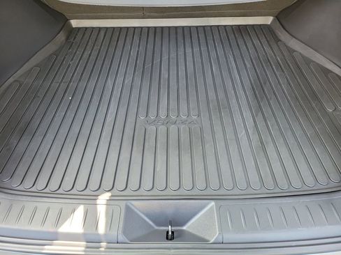 Used 2023 Toyota Venza LE image 8